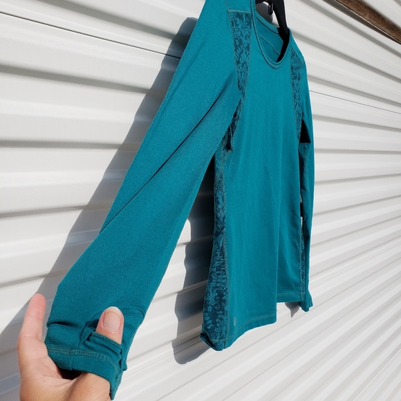 Athleta green Queens Lucious long sleeve tee - Picture 3 of 6